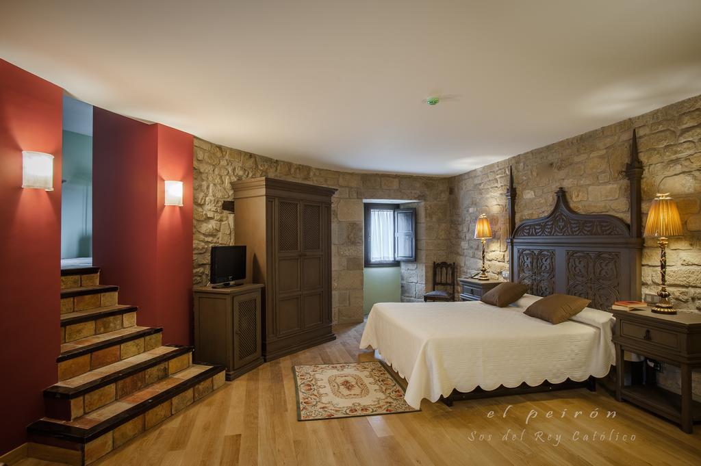 El Peiron Hotell Sos del Rey Católico Exteriör bild