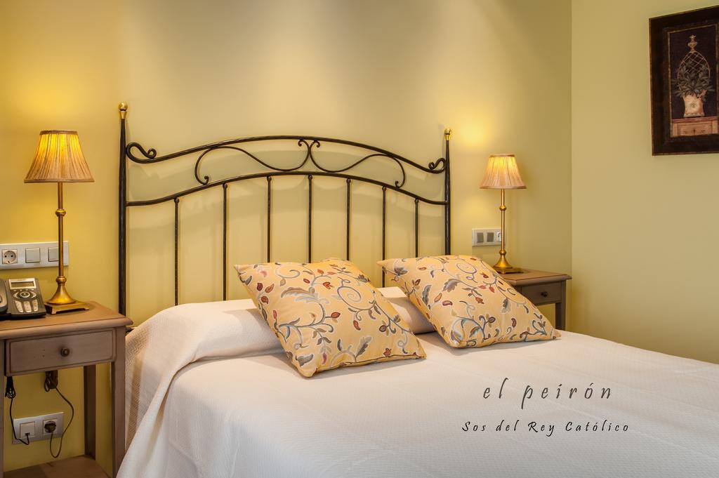 El Peiron Hotell Sos del Rey Católico Exteriör bild