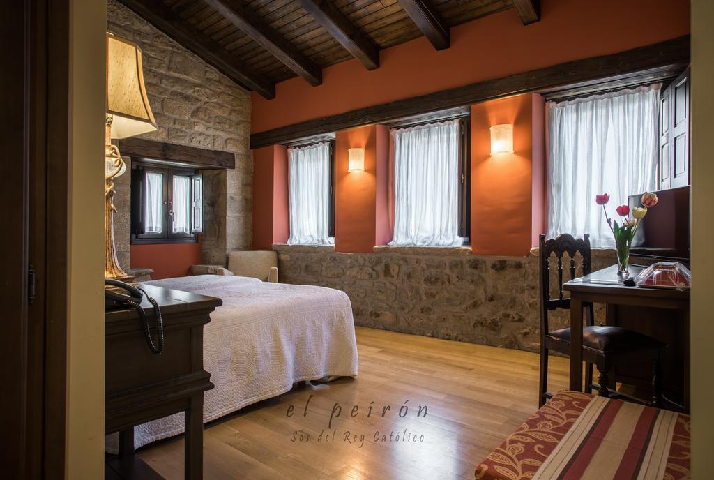 El Peiron Hotell Sos del Rey Católico Exteriör bild