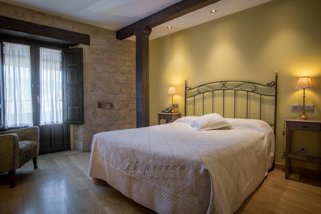 El Peiron Hotell Sos del Rey Católico Exteriör bild