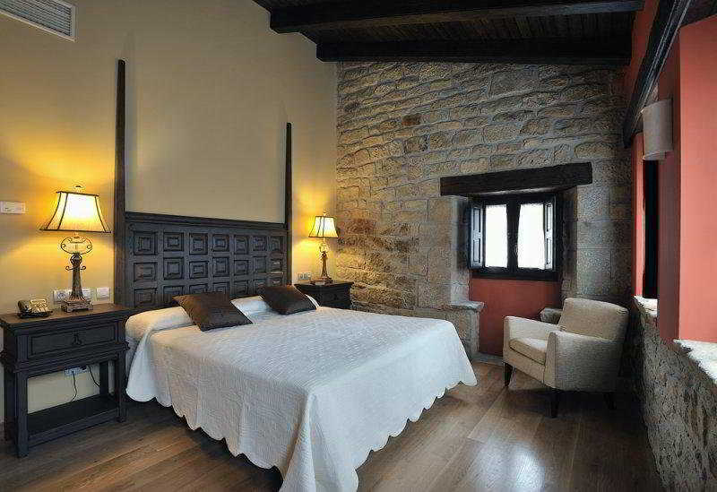 El Peiron Hotell Sos del Rey Católico Exteriör bild